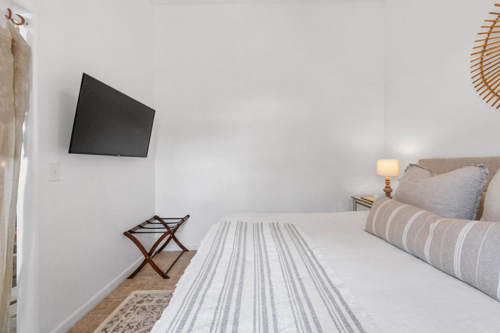 Le Petit Guesthouse -King Bed Walk To Whitworth Nine Mile Falls المظهر الخارجي الصورة