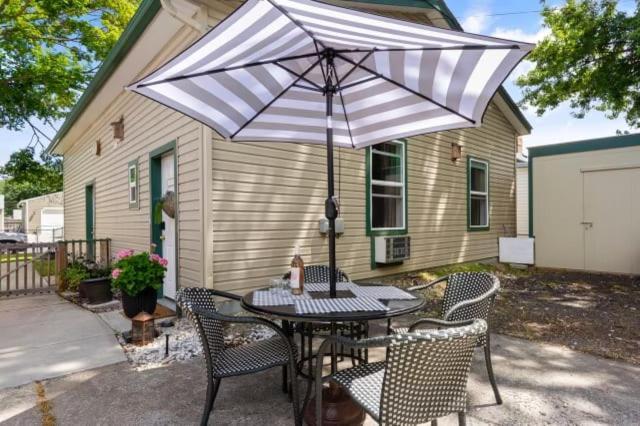 Le Petit Guesthouse -King Bed Walk To Whitworth Nine Mile Falls المظهر الخارجي الصورة